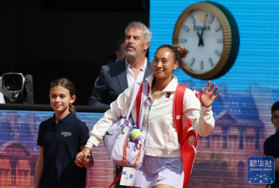 Зрелищный четвертьфинал женского одиночного разряда на Roland Garros: Чжэн Циньвэнь против Арины Соболенко