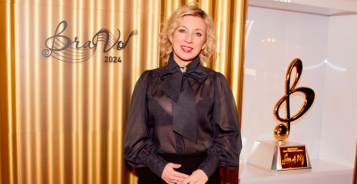 Захарова раскрутила баскетбольный мяч на пальце на чемпионате в Ижевске