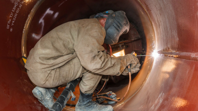 Кузнец Мерзляков: Реальный доход рядового сварщика составляет 70 тысяч рублей