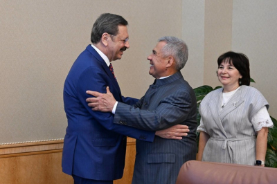 Минниханов вручил Рифату Хисарджиклыоглу орден &laquo;Дуслык&raquo;