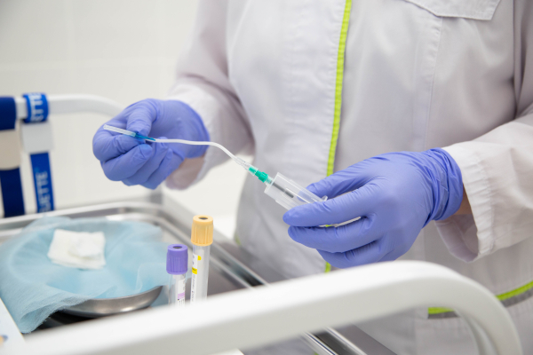 Врач Бобровский предупредил о скрытых опасностях консервированного ананаса