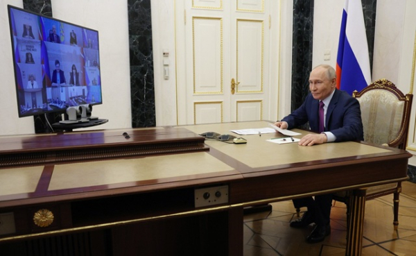 &laquo;Никто кроме нас&raquo;: Путин поставил в один ряд культурную миссию Безрукова и подвиг десантников в зоне СВО