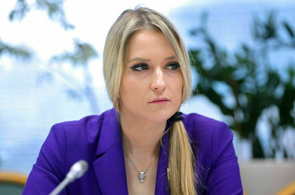 Лантратова помогла многодетным семьям из ДНР с таможней