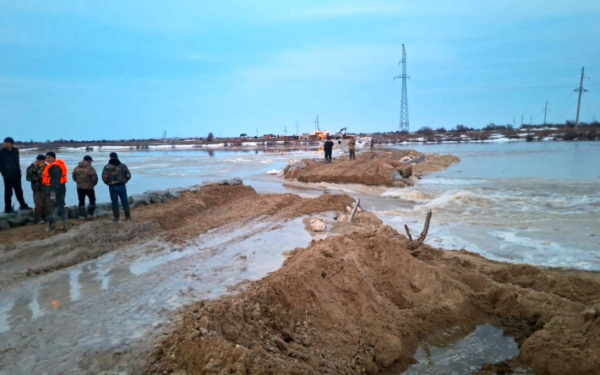 К нам пришла большая вода. В Уил можно попасть только на моторной лодке