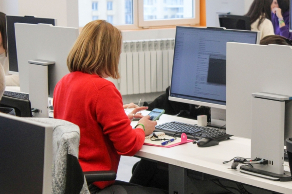 MAX запускает функцию отложенного постинга для авторов контента