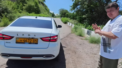 Блогер рассказал, нужна ли Lada Vesta в Казахстане
