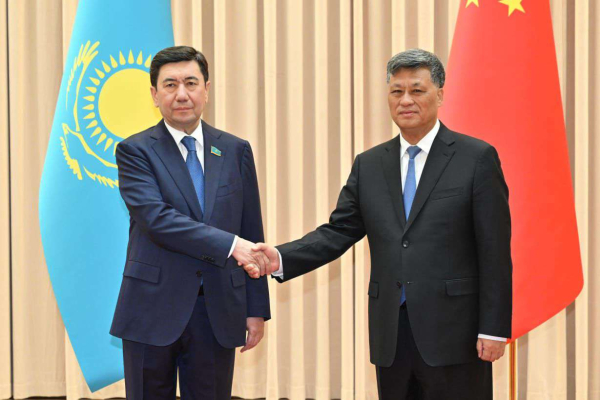 Депутаты Казахстана и СУАР обсудили вопросы межрегиональной торговли