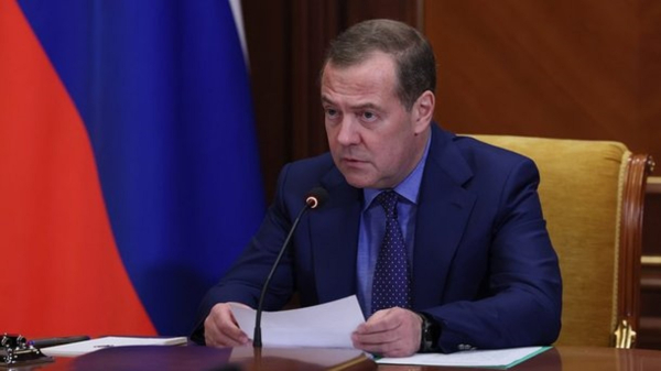 Медведев: США не впрягутся за Европу в случае её войны с Россией