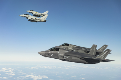 Истребитель F-35 ВВС США подал сигнал бедствия в небе над Ираном