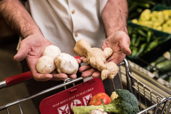 Ваучеры на продукты начнут выдавать в Казахстане