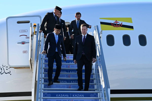 РИА &laquo;Новости&raquo;: Султан Брунея Болкиах лично управлял Boeing 747 по&nbsp;пути в&nbsp;Казань
