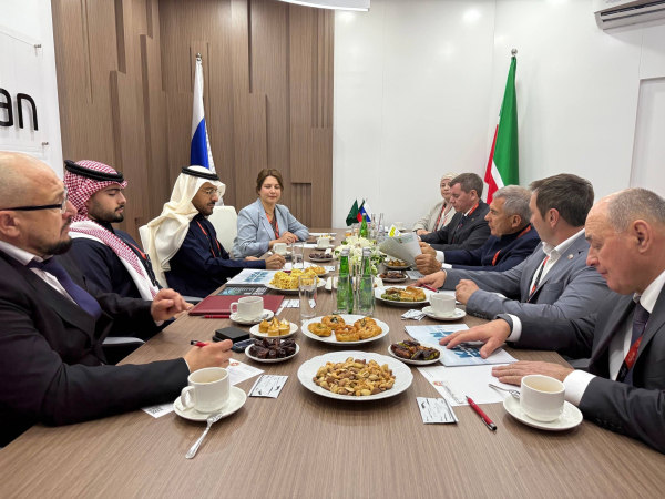 Минниханов пригласил главу совета Abdulmohsen Al-Rоssais &amp; Sons на KazanForum