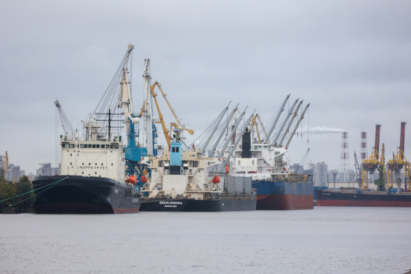 Немецкий ледокол застрял во&nbsp;льдах Арктики &ndash; его может спасти только российский атомоход под санкциями