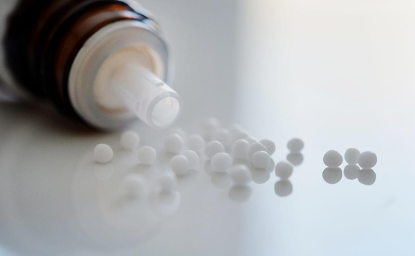 Новый борец с лженаукой из РАН объяснил поддержку гомеопатии