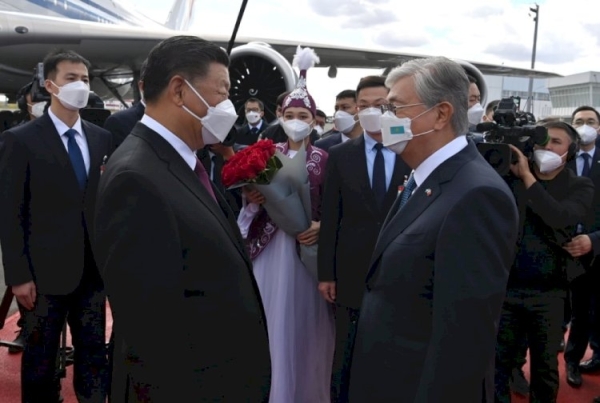 Самолет председателя КНР приземлился в Нур-Султане