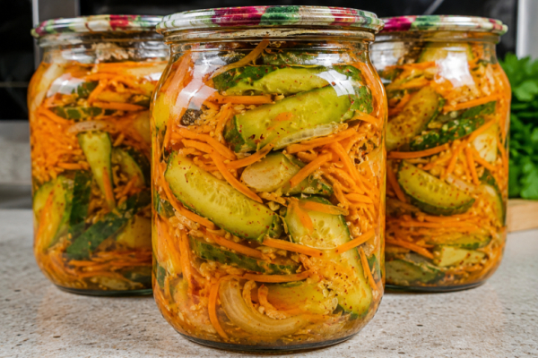 Огурцы &laquo;по-корейски&raquo; на зиму: с морковью, чесноком и ароматными специями &mdash; зимой заканчиваются первыми