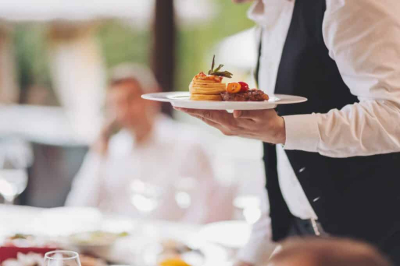 Бывший сотрудник Crepe Cafe снял антисанитарные условия