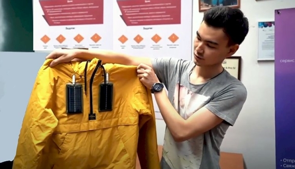 Студент факультета IT Арон Каратаев создал «умную» куртку