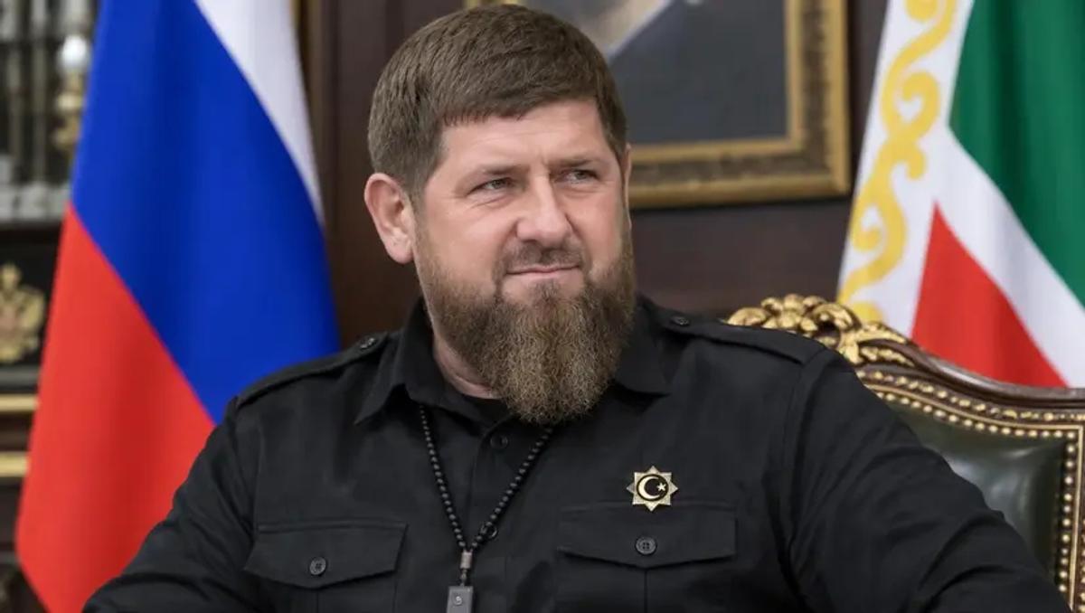 Кадырову присвоили звание генерала армии и вручили краповый берет
