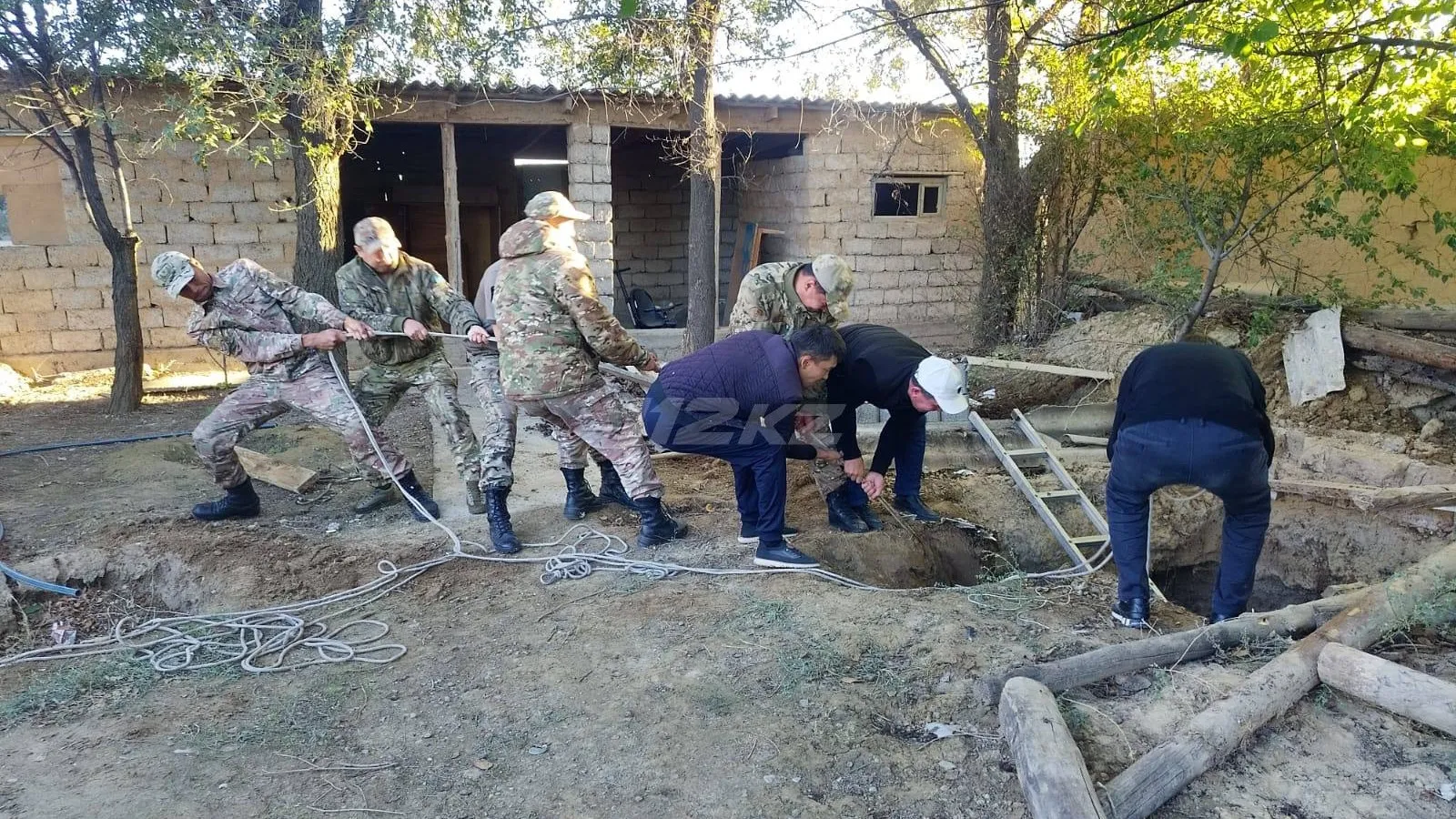 Трехметровая ловушка: необычную спасательную операцию провели в Туркестанской области