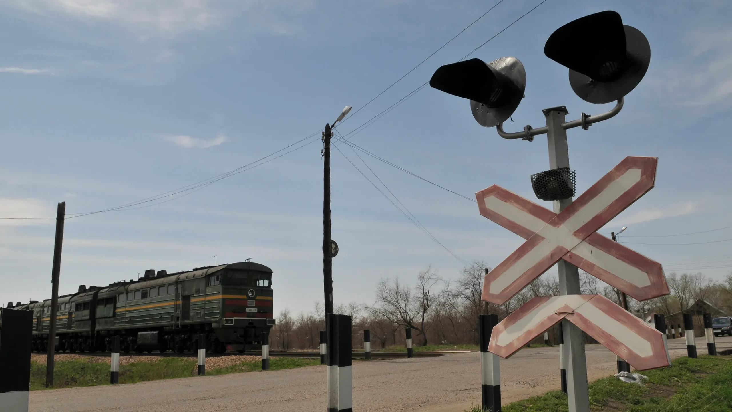 Молодой казахстанец лишился ноги, попав под поезд: врачи сообщили трагическую новость